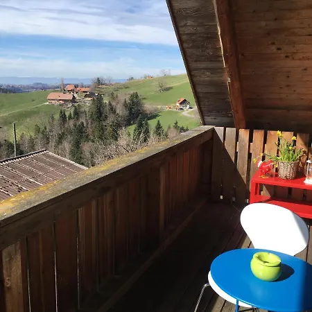 Apartment 3,5 Zimmerferienwohnung Schwalbenaescht Rueggisberg